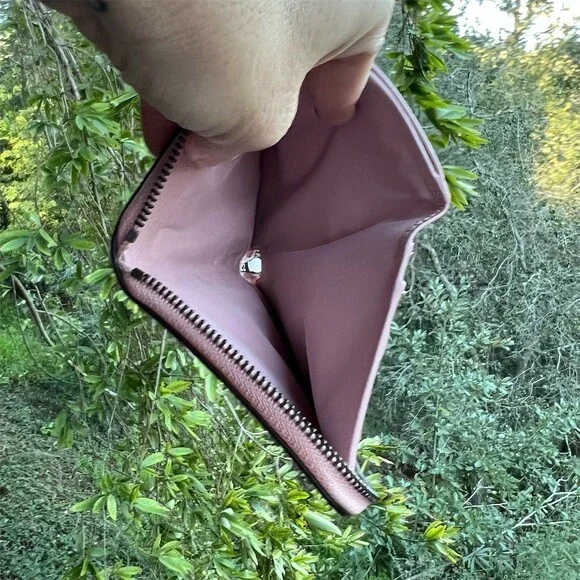 COACH Medium Id Zip Wallet Pink Zip-Around w Gunmetal Hardware AUTHENTIC - Picture 5 of 10